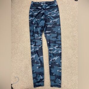 Women’s Nike dri fit blue camo athletic leggings size small